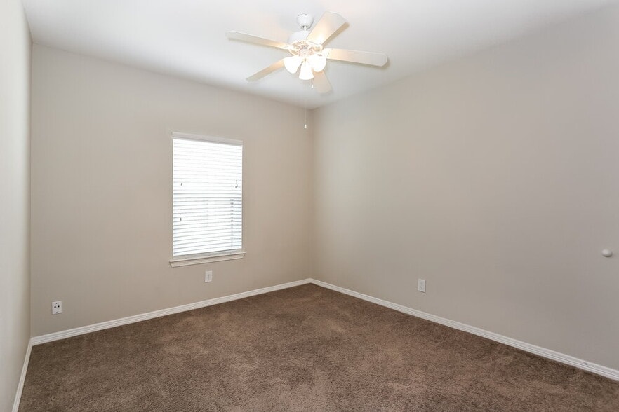 Building Photo - 10227 Berry Hill Ln