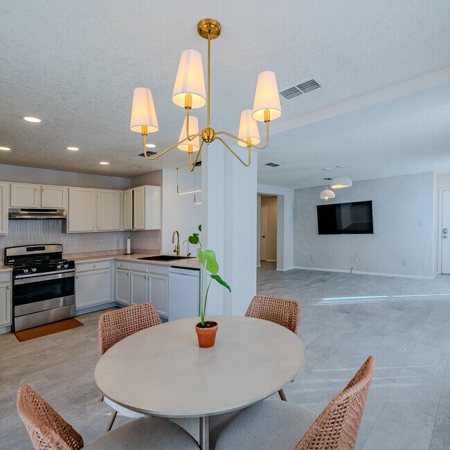 Building Photo - 4031 Cresta Park Ave NW