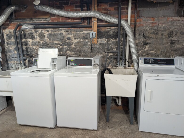 Building Photo - 158 Park St