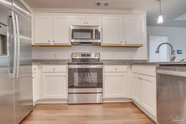 Building Photo - 161 Calvert Oaks Dr