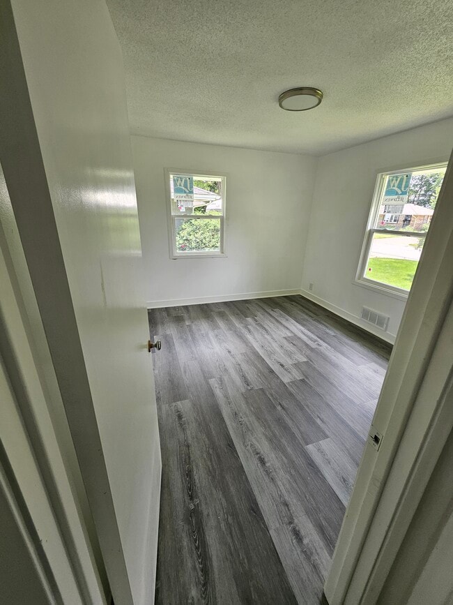 Building Photo - 6600 Bethia Ln