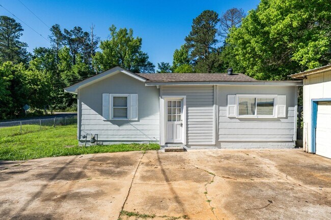 Building Photo - Exciting Opportunity! Charming 3 Bedroom Home in a Prime Location!