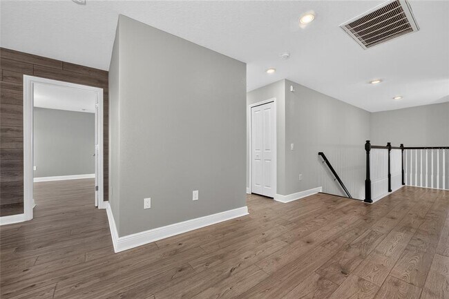 Building Photo - 3207 Palatka St