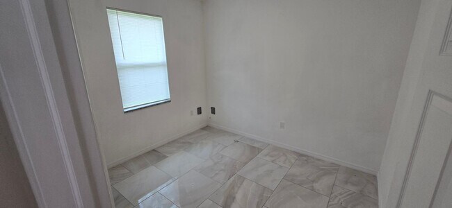 Building Photo - GREAT SW LEHIGH LOCATION-THREE BEDROOM -2 BATH-MOVE IN READY