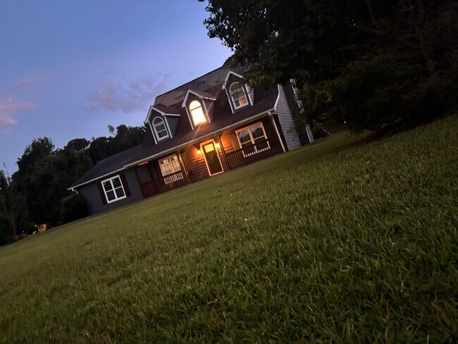 Building Photo - 15 Oak Hill Ct