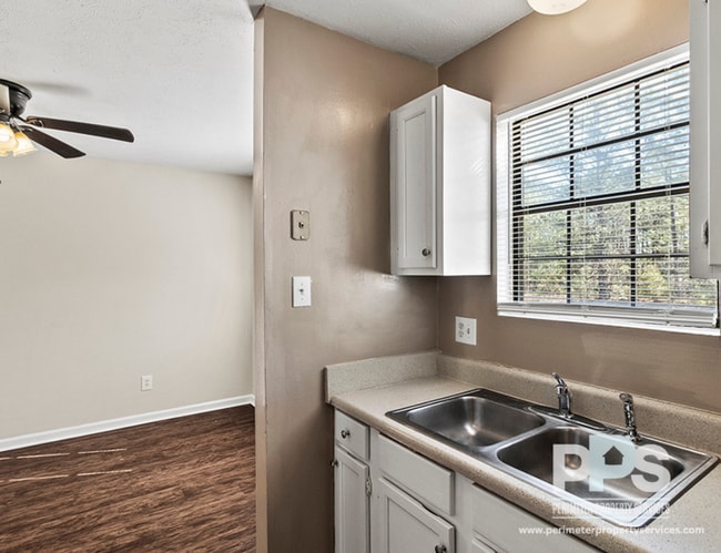 Building Photo - Peachtree Crossings Apartments
