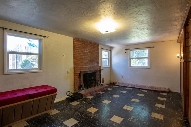 Building Photo - Spacious Custom Redding Home with Characte...