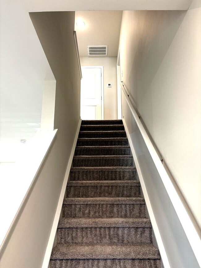 Building Photo - Beautiful 3BR 2.5BA Home w/ Full Appliance Kitchen • Garage Parking in Shelby