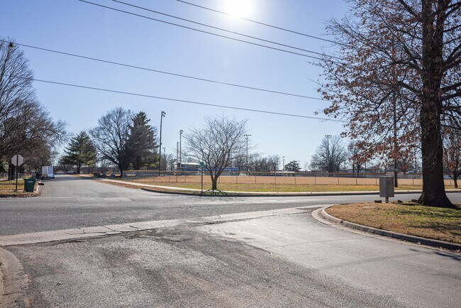 Building Photo - Unfurnished 2/1 Duplex in Rogers
