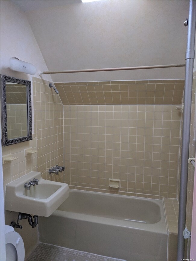 Building Photo - 141 82nd Dr