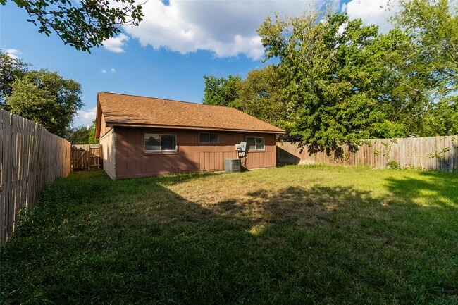 Building Photo - 9811 Mill Shadow Dr