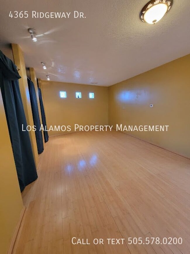 Building Photo - 4365 Ridgeway Dr