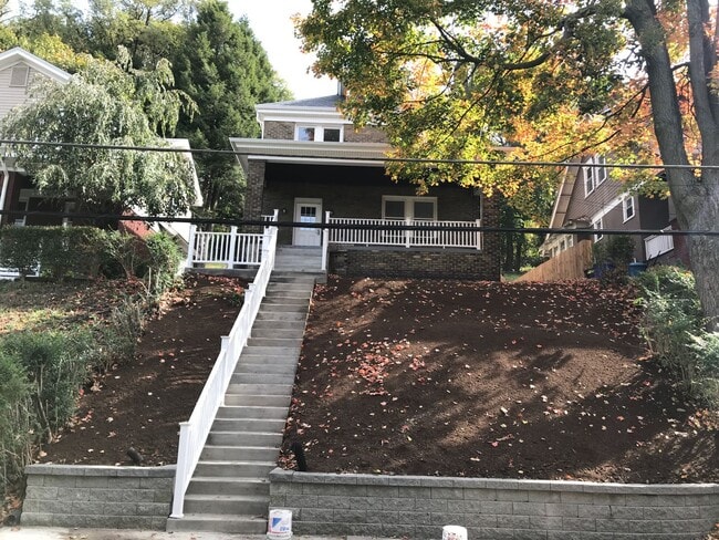 Building Photo - Renovated 3 Bed 1 Bath House for Rent