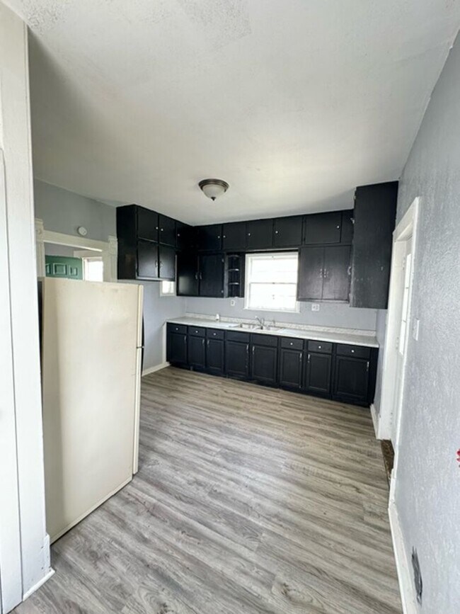 Building Photo - 3-Bedroom, 1-Bathroom Home – $1,250/Month