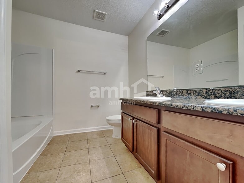 Building Photo - 235 Buck Run Way