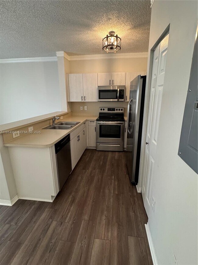 Building Photo - 2224 SE 25th Ave