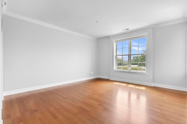 Building Photo - 77 Havemeyer Ln