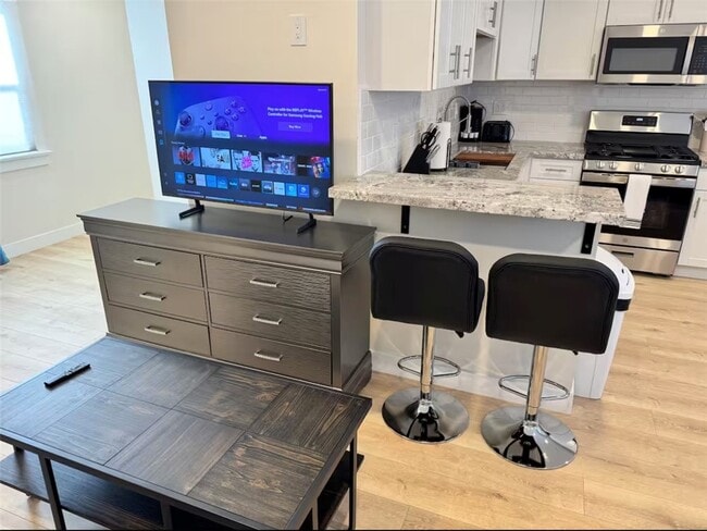 Building Photo - 123 6th St