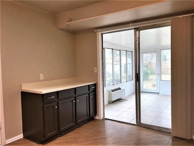 Building Photo - 1304 W Sunset Dr