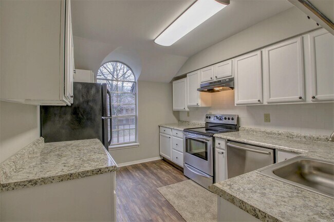 Building Photo - 1601 N Bryant St