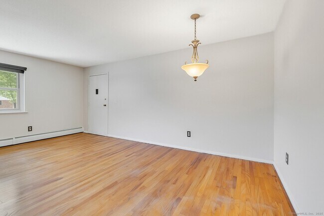 Building Photo - 476 Oak Ave