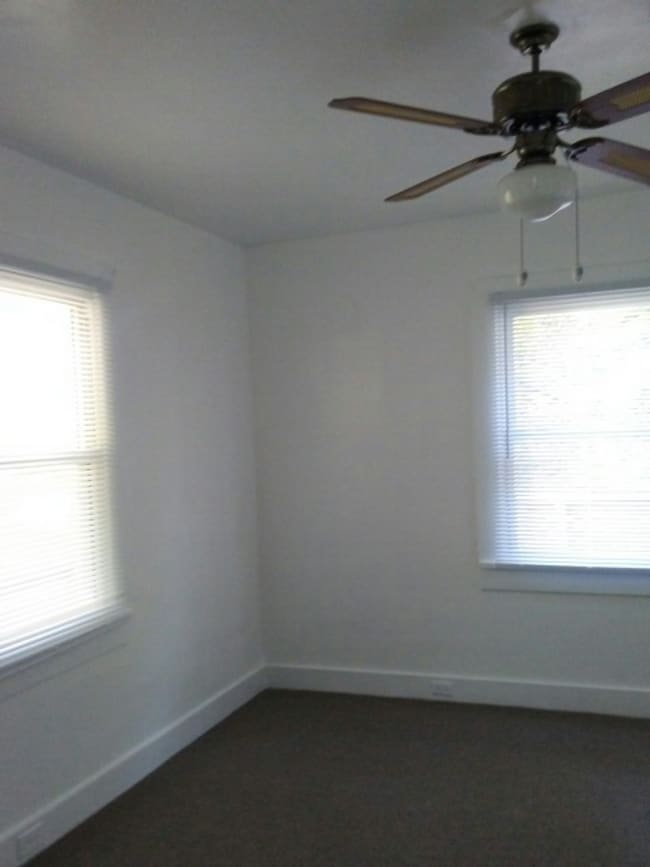 Building Photo - Bungalow Located Just Outside of Town