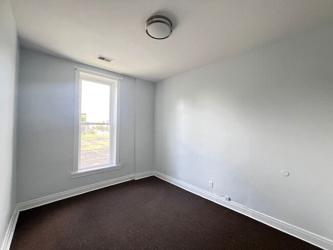 Building Photo - 7024 S Wentworth Ave