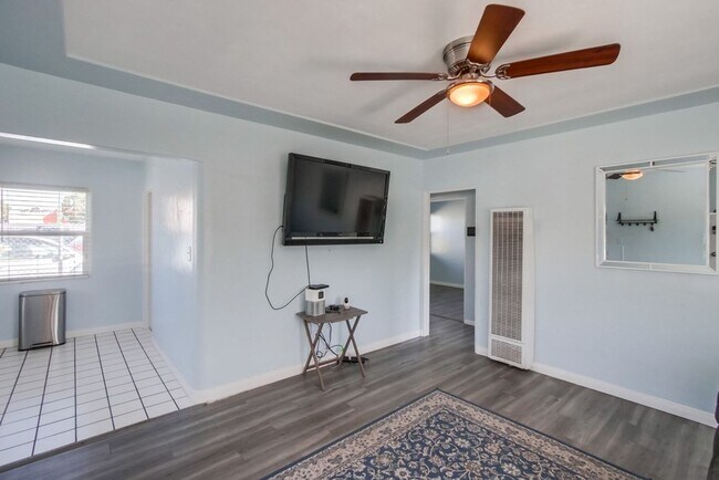 Building Photo - Newly Renovated And Ready For Occupancy