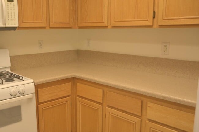 Building Photo - 13686 Sylvan Oaks St