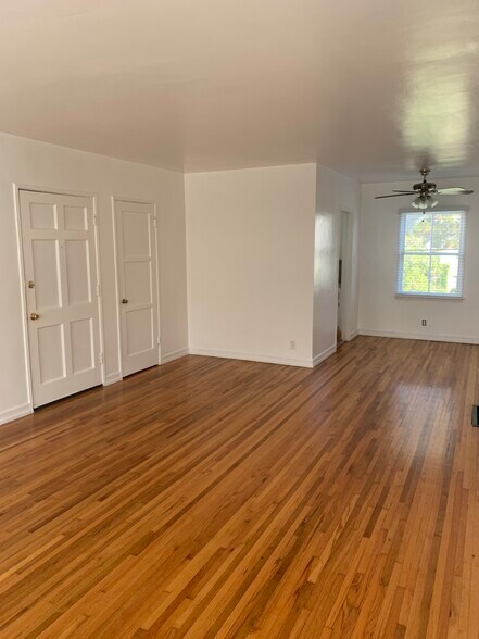 Living room/front door/coat closet - 1250 Franklin St