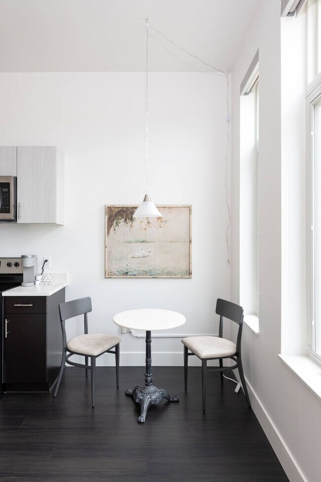 Building Photo - 550 W Juneau Ave