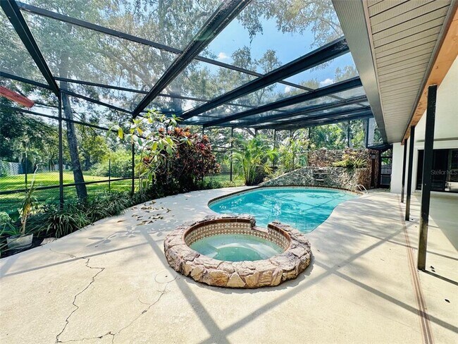 Building Photo - 3015 Tall Pine Dr