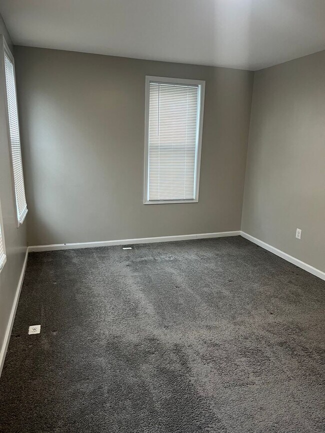 Building Photo - 3 Bedroom Home