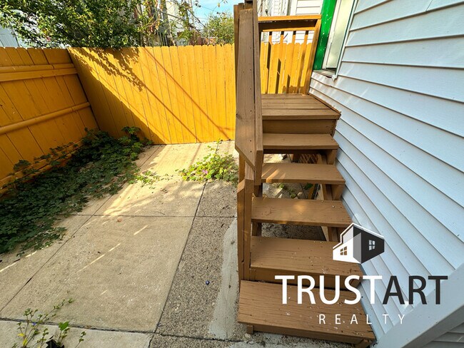 Building Photo - 3 bedroom House in Olney Oaklane, Philadel...
