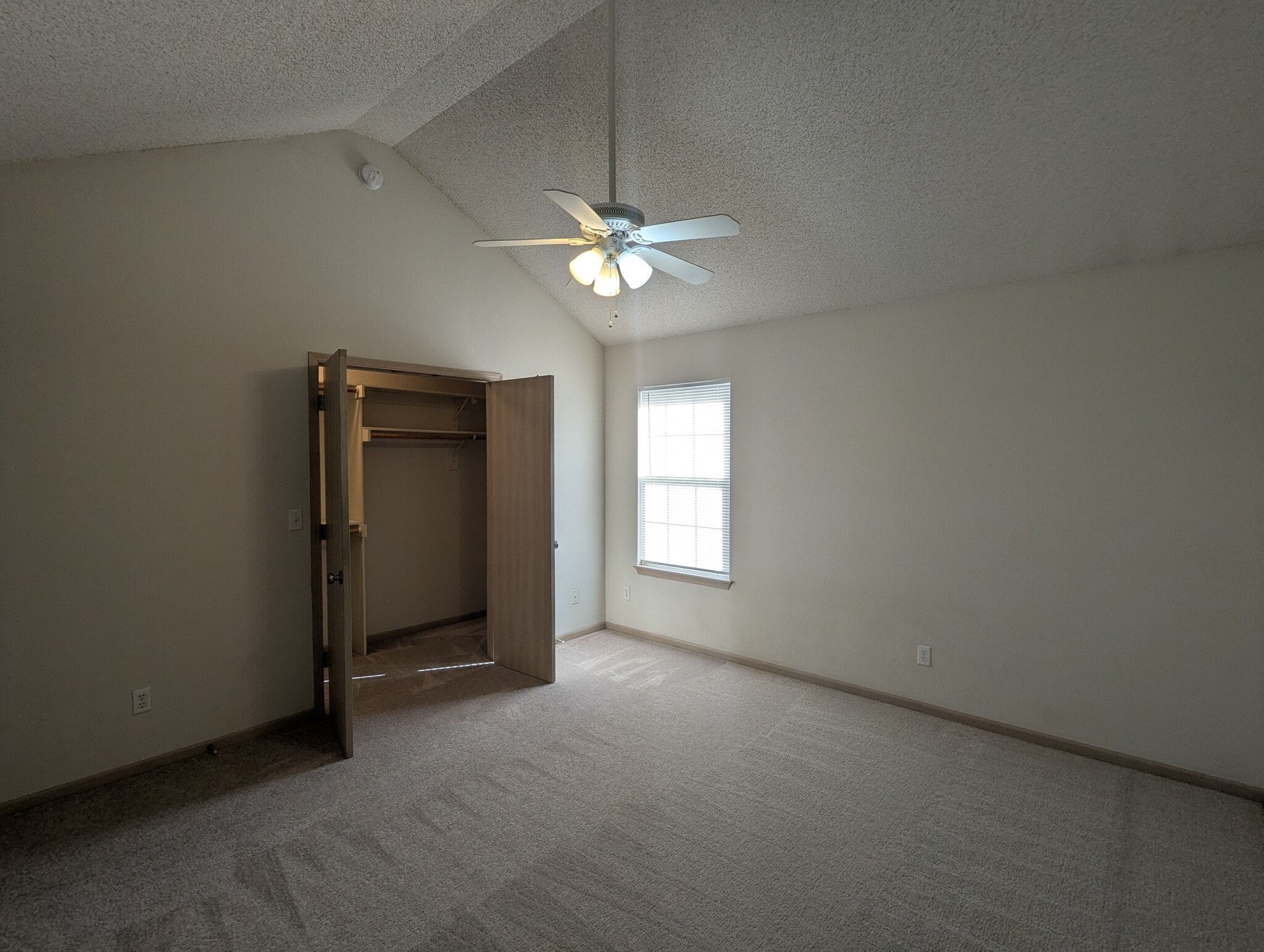 Master Bedroom - 203 W Nicholas Dr