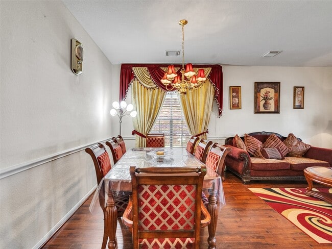 Building Photo - 5514 Gatesprings Ln