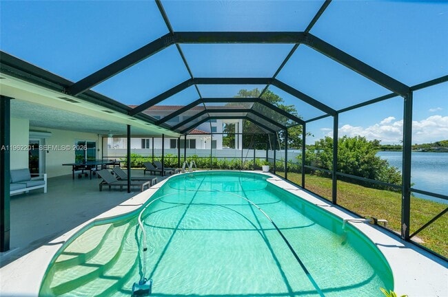 Building Photo - 21320 NE 25th Ct