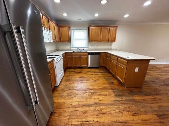 Building Photo - PRE-LEASING FOR AUGUST 2026!