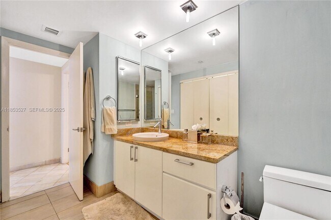 Building Photo - 20281 E Country Club Dr