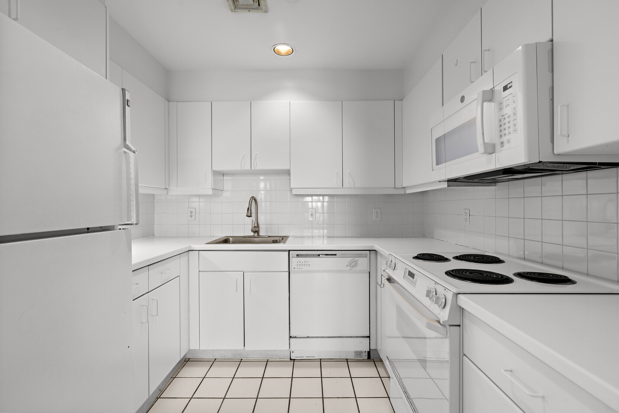 Building Photo - 206 Shearwater Ct W