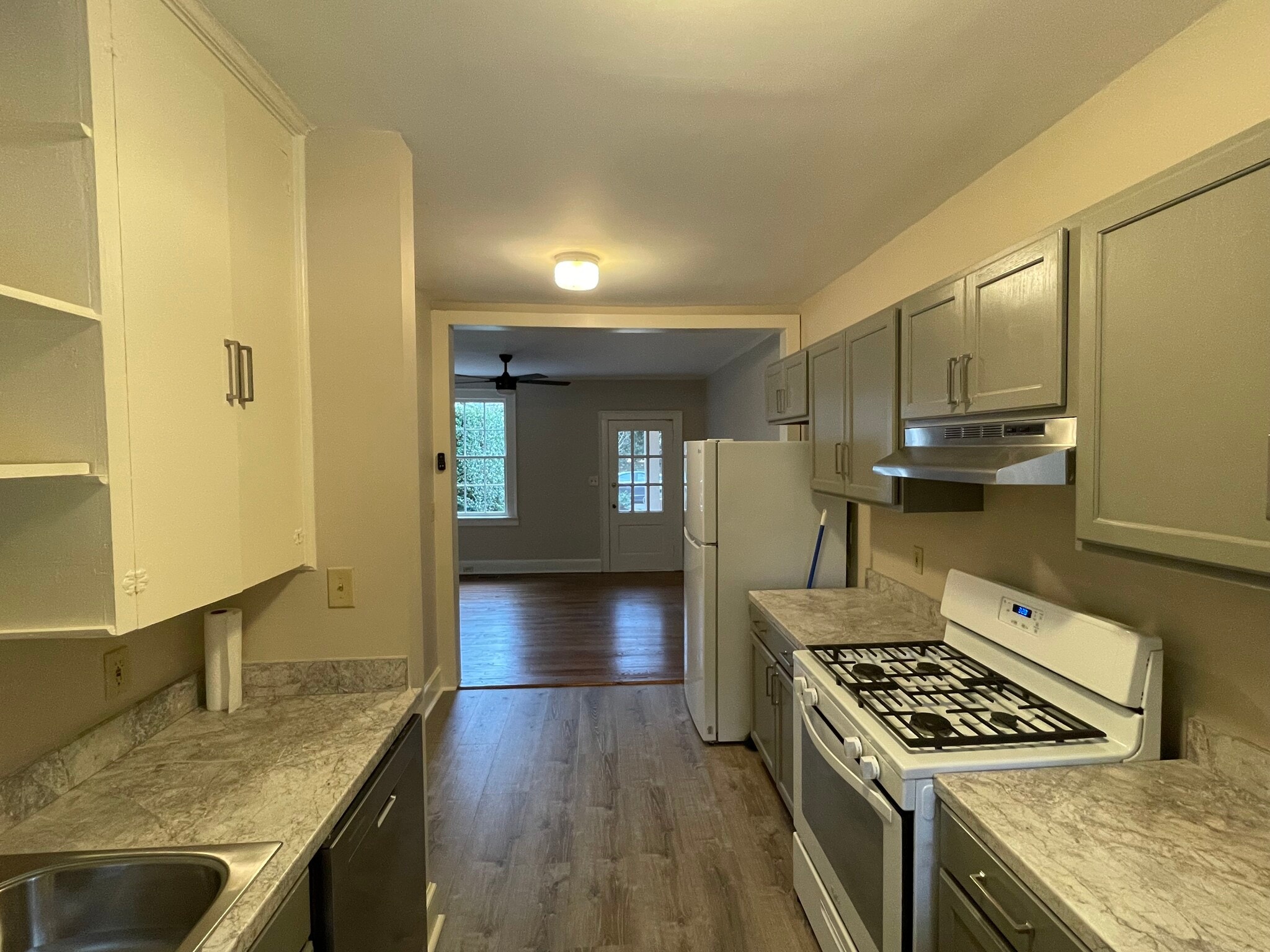 Building Photo - 126 Oakhaven Ave