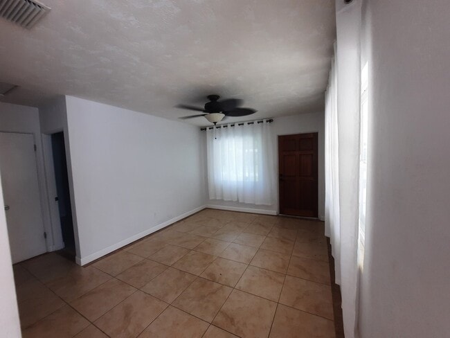 Building Photo - 3234 35th Ave N