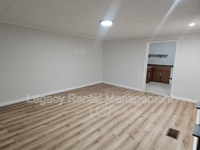 Building Photo - 2303 Old Berwick Rd