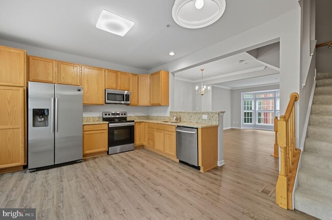 Building Photo - 2714 Manhattan Pl