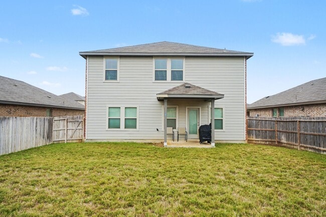 Building Photo - Stylish & Spacious 5-Bed in Prime Schertz Location! - Realtor Commission: $500