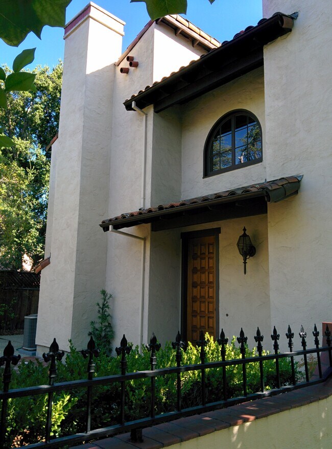 Building Photo - 1309 Crane St