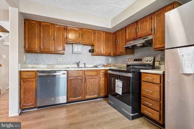 Building Photo - 5913 Spruce Run Ct