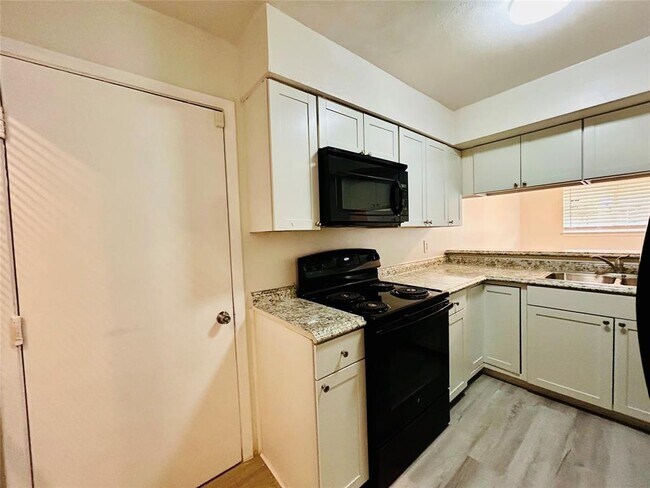 Building Photo - 5989 Allday Dr