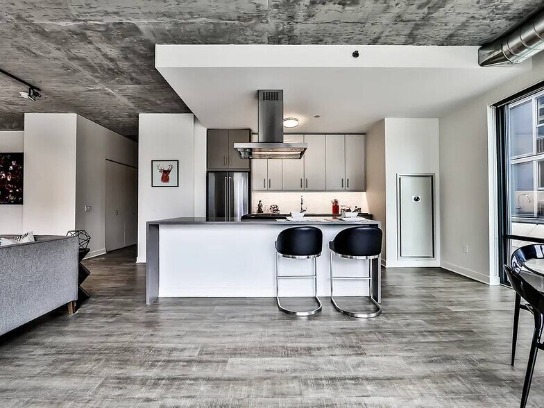 Building Photo - 475 E Ohio St