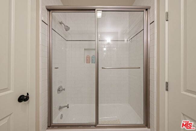 Building Photo - 944 S Hudson Ave